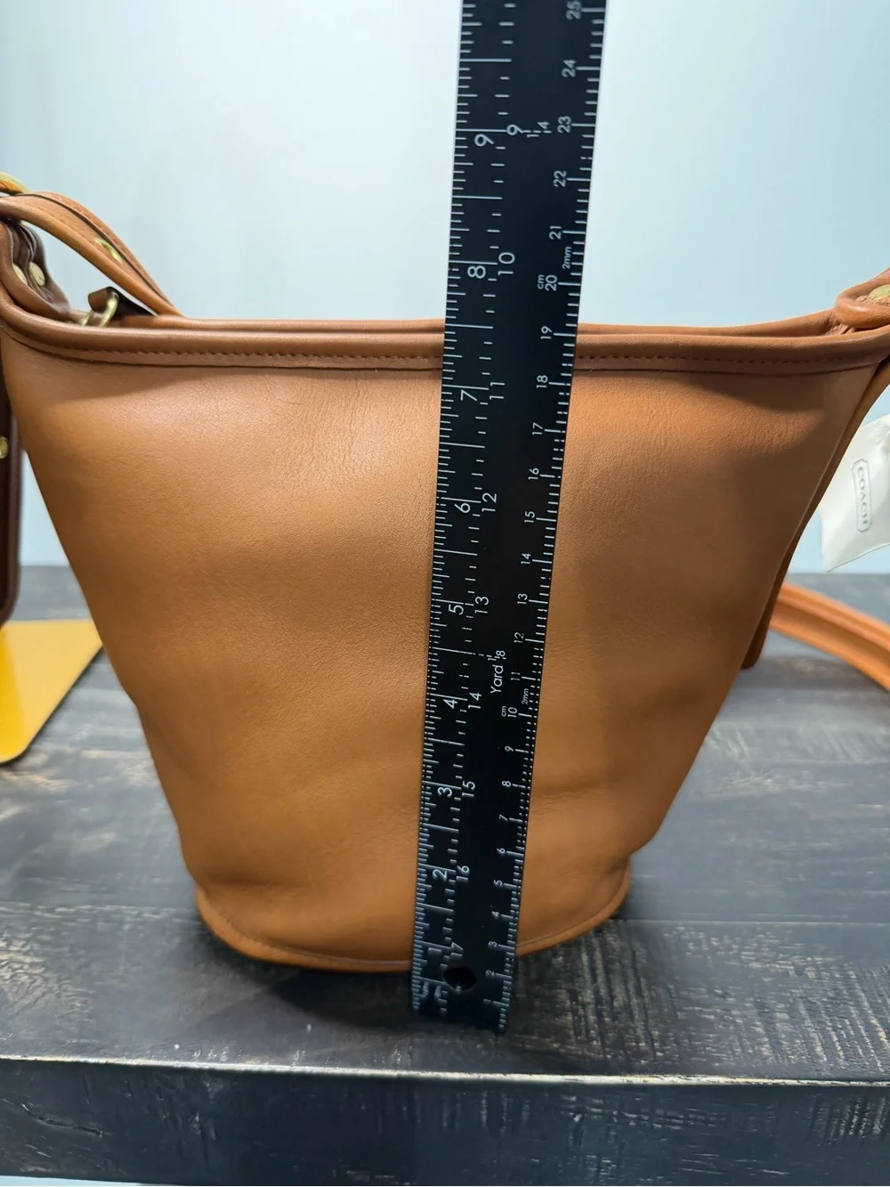 NWT Vtg Coach Maggie Duffle  9019 Bucket Bag in British Tan Glove Tanned Leather